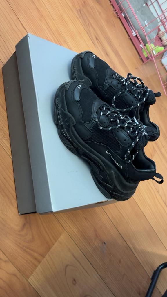 Balenciaga Triple S - Maat 41 - Inclusief bon en doos, Zwart, Ophalen of Verzenden, Sneakers of Gympen, Gedragen