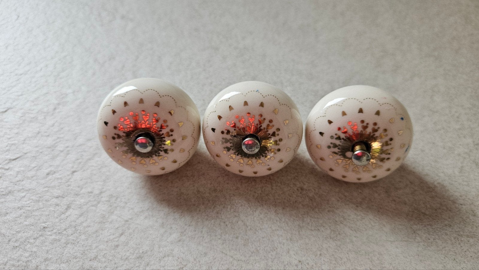 Set van 3 Vintage Keramische Kastknoppen - Wit/Goud, Vintage, Gebruikt, Ophalen of Verzenden, Wit