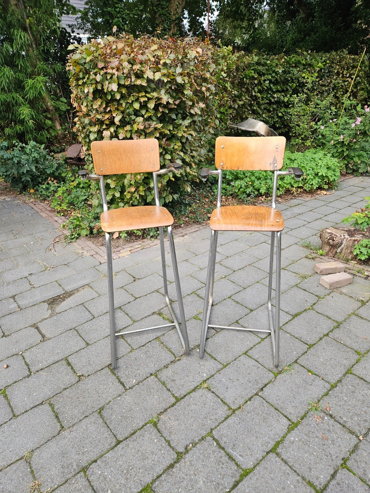 Set van 2 vintage kapperstoelen / barkrukken, Ophalen, Gebruikt, Met voetsteun, 90 cm of meer