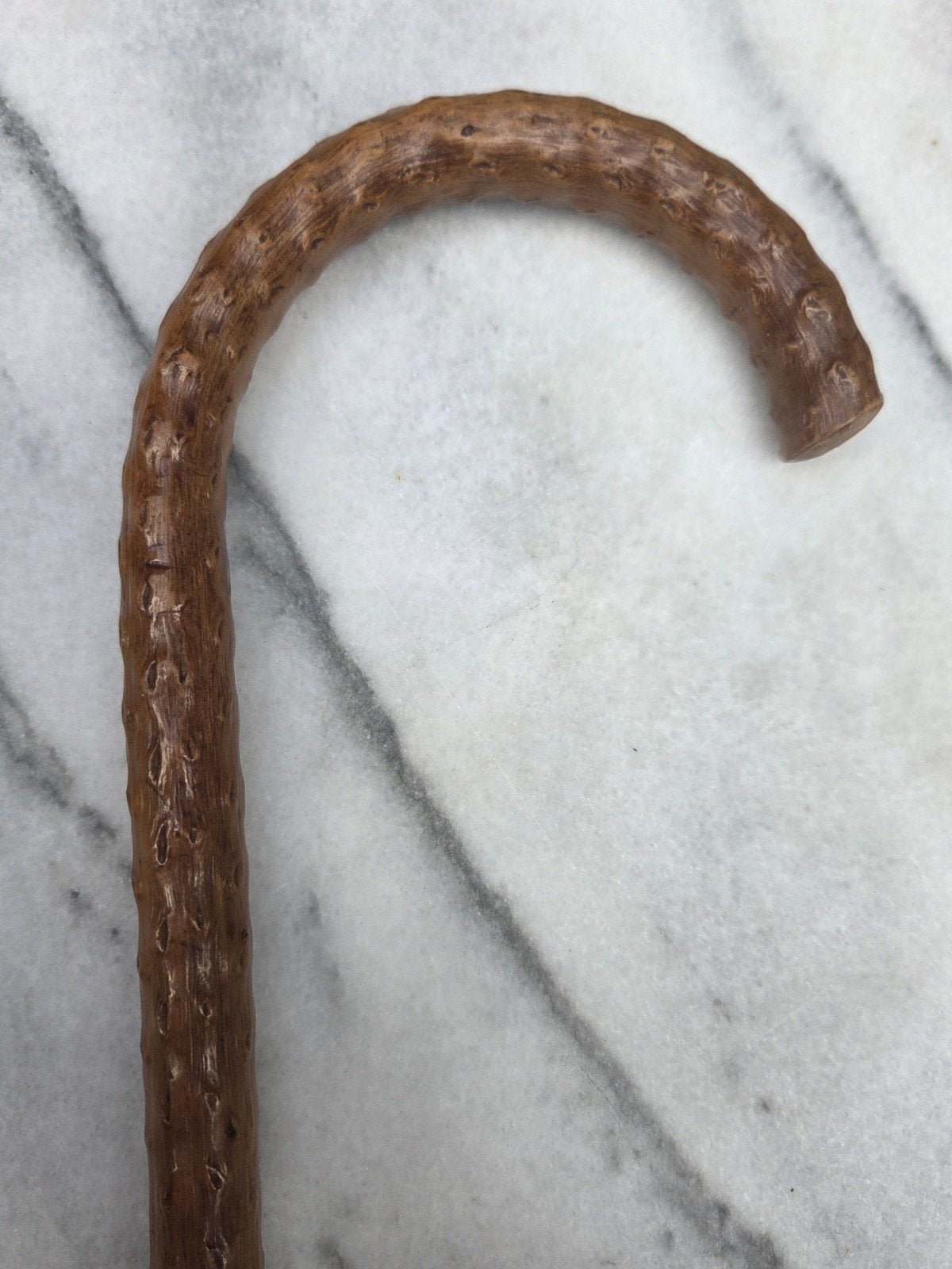 Antieke houten wandelstok met natuurlijke knoesten structuur, Ophalen of Verzenden