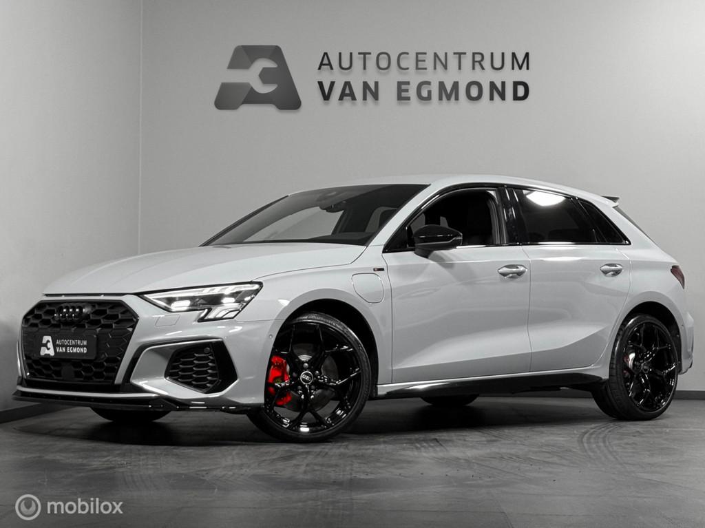 Audi A3 Sportback 45 TFSIe 2X S-LINE | UNIEK! | B&O, Gebruikt, Zwart, 4 cilinders, Leder en Stof