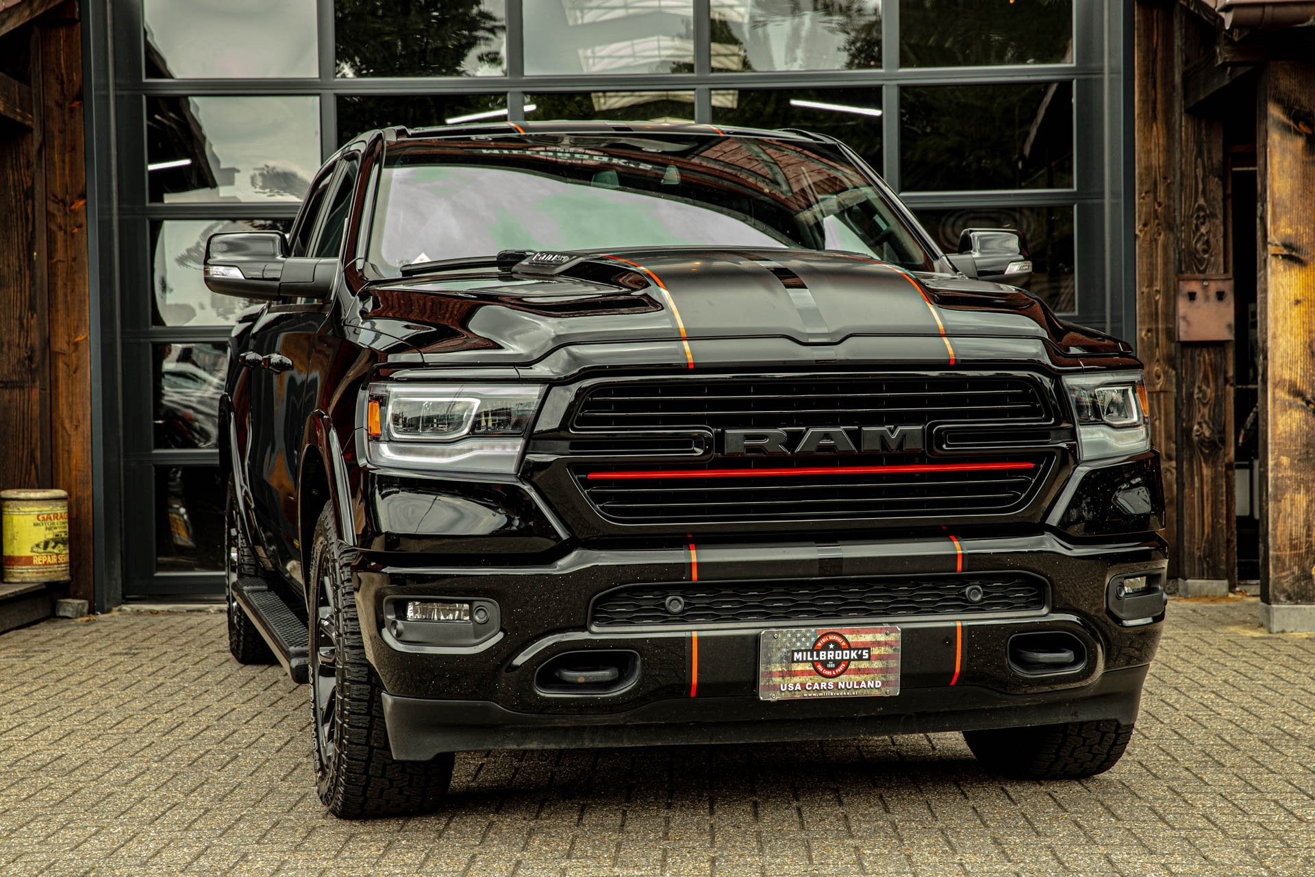 RAM Dodge Ram 1500 laramie V8 (bj 2020), 5913 cc, Gebruikt, 402 pk, Zwart