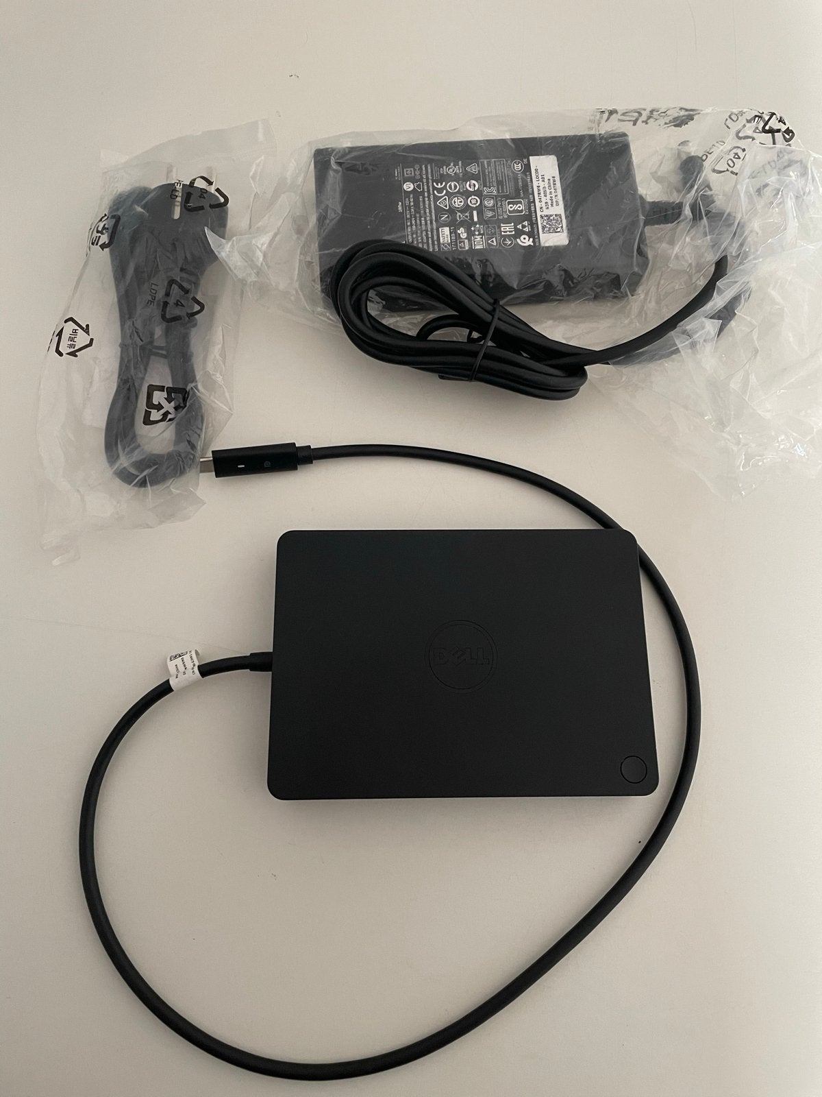 Dell WD15 USB-C Docking Station NIEUWE 180W Adapter, Computers en Software, Dockingstations, Ophalen, Zo goed als nieuw, Docking station