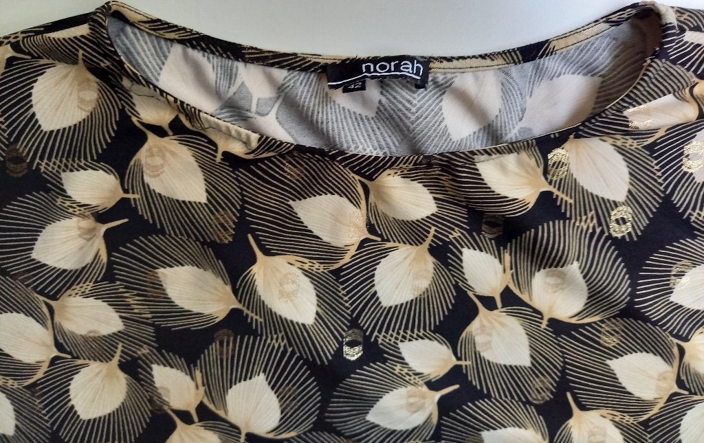 NORAH mooie zwart - ecru- goud jurk, maat 42, Kleding | Dames, Jurken, Zwart, Maat 42/44 (L), Ophalen of Verzenden, Zo goed als nieuw
