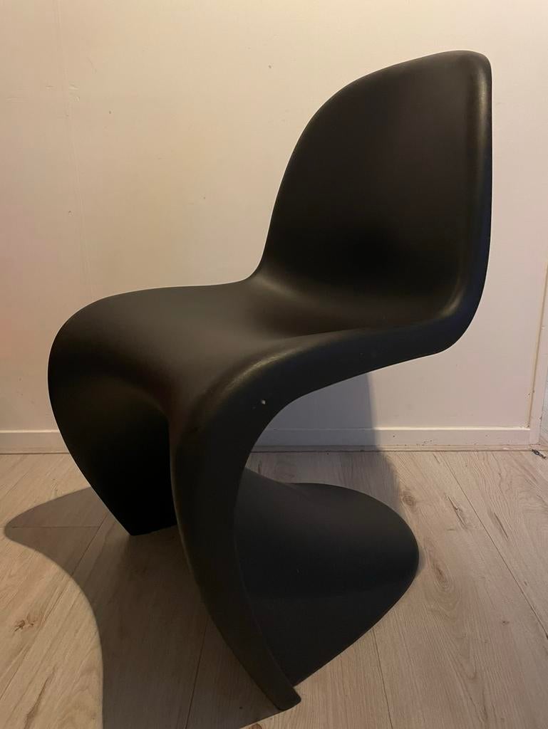 Vitra Verner Panton black 2x, Huis en Inrichting, Stoelen, Ophalen, Zo goed als nieuw, Zwart, Twee