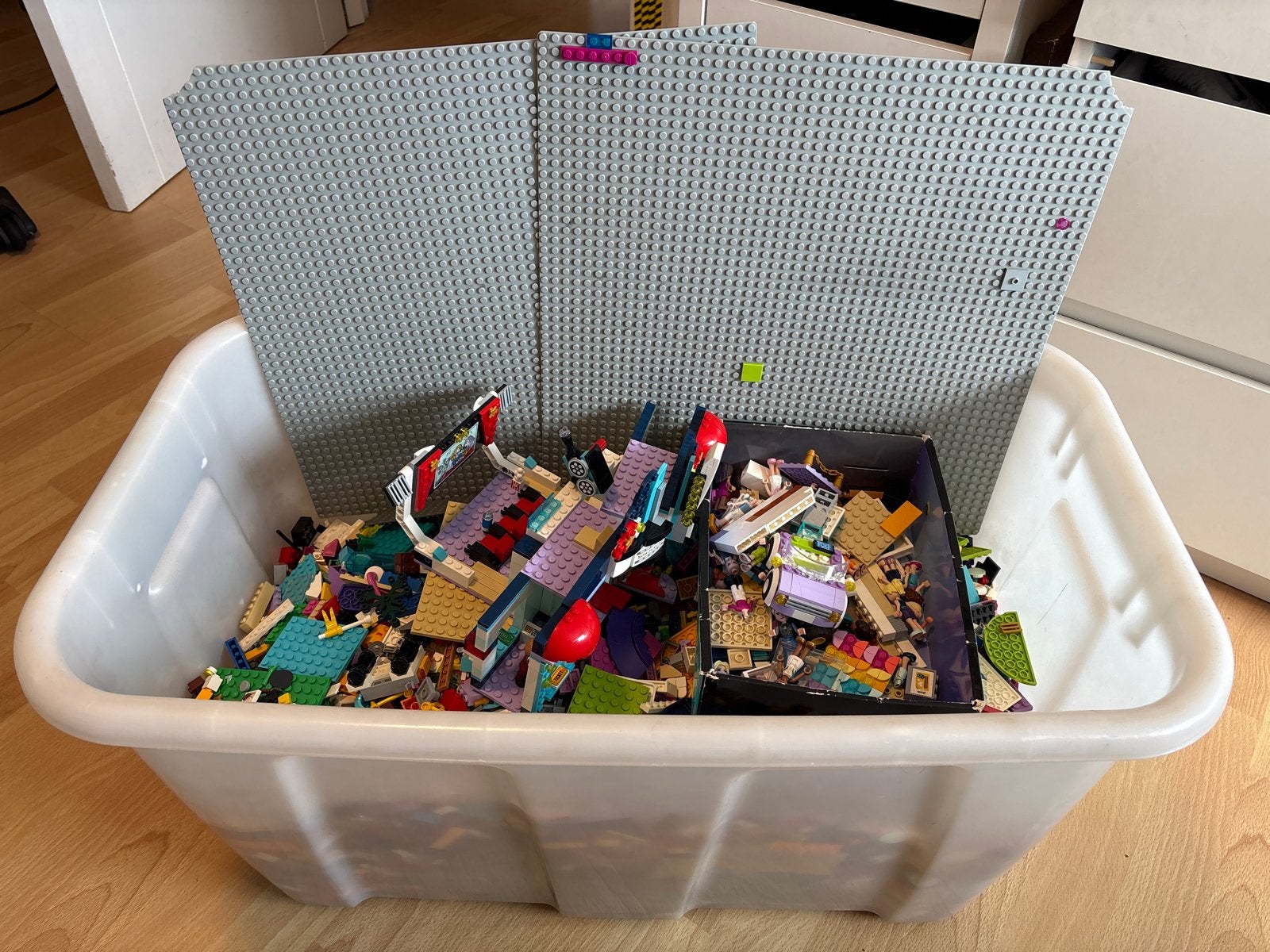 Grote bak met diverse Lego stenen en grondplaten, Gebruikt, Inclusief extra onderdelen, Lego, Ophalen of Verzenden
