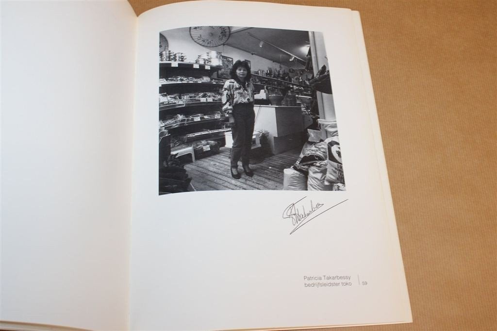 Stadsgenoten Leeuwarden — Fotografie Catalogus Schaars, Boeken, Geschiedenis | Stad en Regio, Ophalen of Verzenden, Gelezen