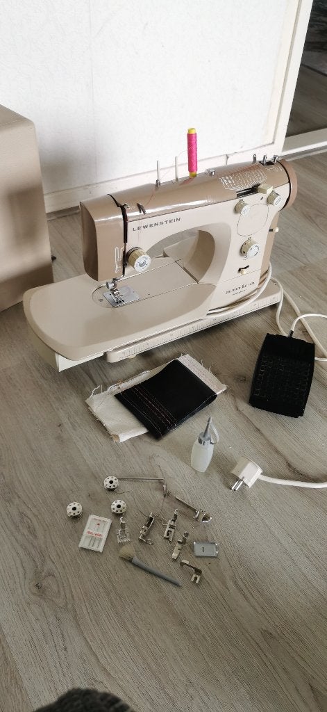 Naaimachine LEWENSTEIN amica super body Ijzer, Ophalen of Verzenden, Zo goed als nieuw, Naaimachine, Overige merken