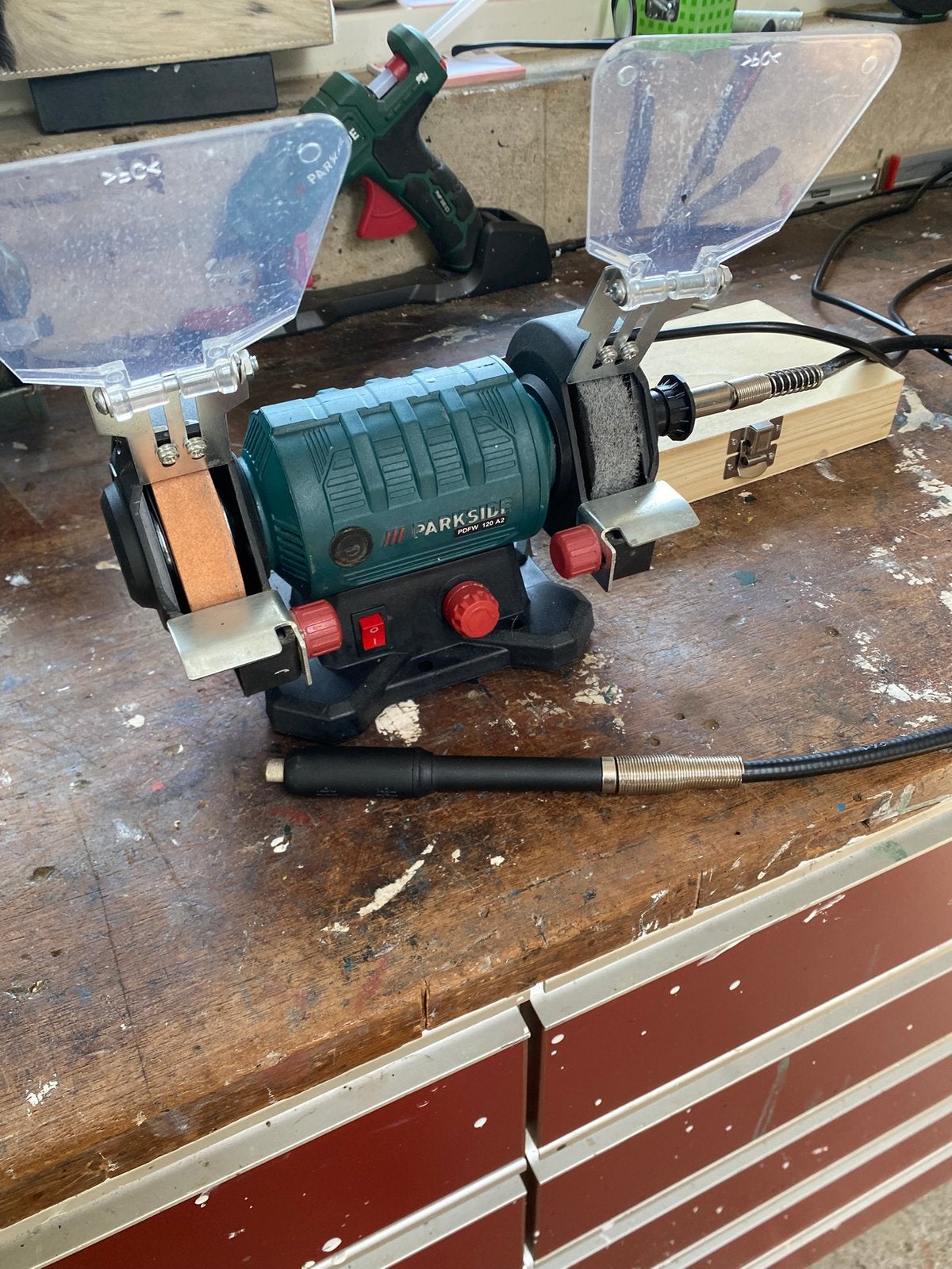 Mini slijpmachine met kistje accessoires. Zgan., Ophalen of Verzenden, Zo goed als nieuw, Minder dan 700 watt, Werkbankslijpmachine