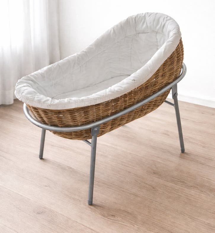 Rotan wieg met standaard, Kinderen en Baby's, Babywiegjes en Ledikanten, Ophalen, Zo goed als nieuw, Wieg