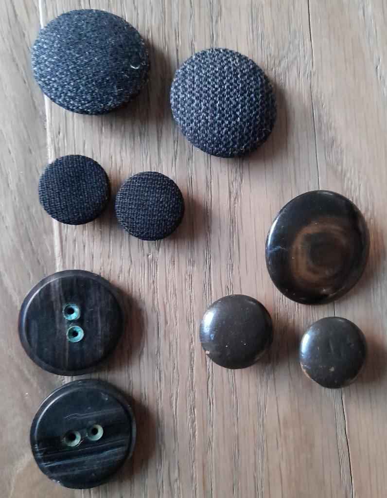9 KNOPEN, Ophalen of Verzenden, Zo goed als nieuw