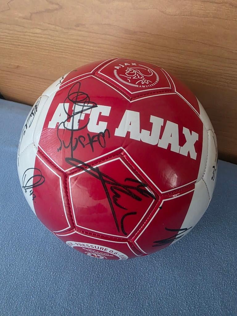 Ajax schitterende mooie bal met heel veel originele handtek., Maat XL, Ophalen of Verzenden, Nieuw, Bal