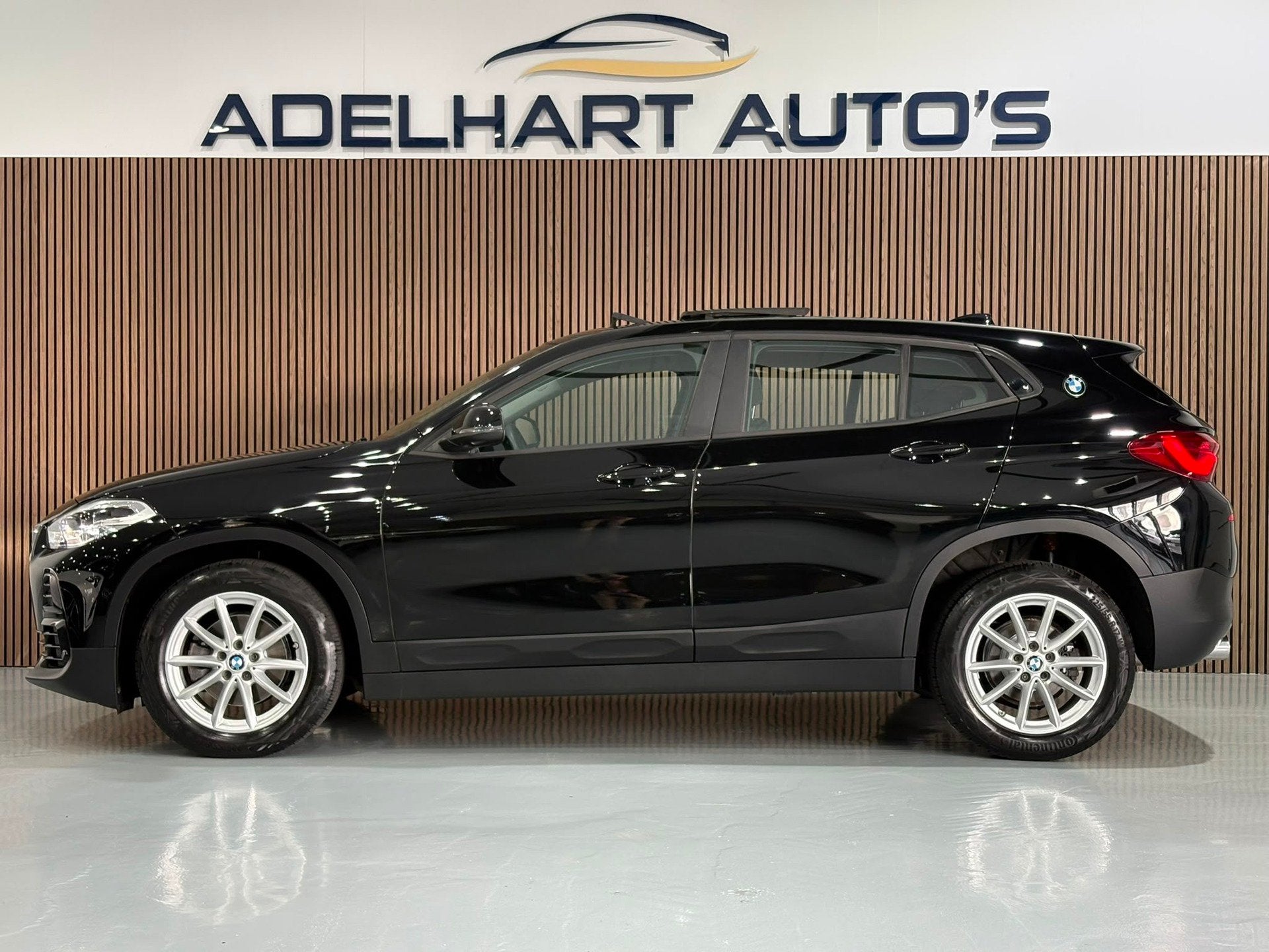 BMW X2 SDrive18i Business X Line Automaat / Panorama dak / C, Dealer onderhouden, Gebruikt, Zwart, Origineel Nederlands