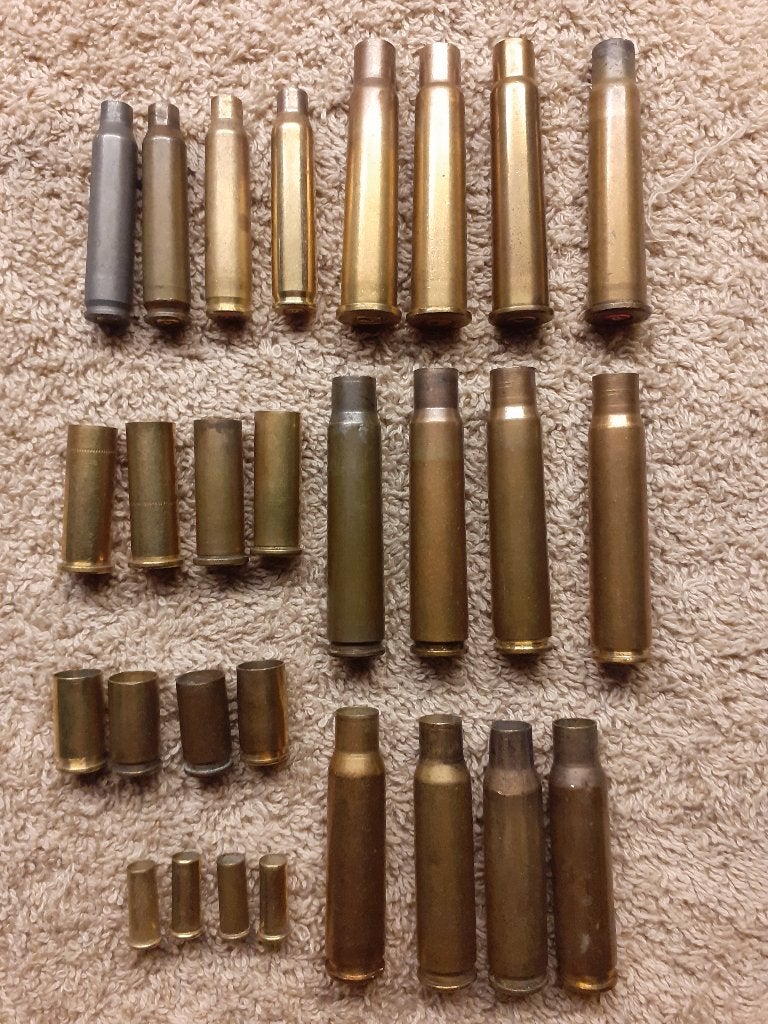 Hulzen 7 kalibers x 4 verschillende  set1(ONKLAAR), Ophalen of Verzenden, Landmacht, Overige gebieden, Hulzen of Bodemvondsten
