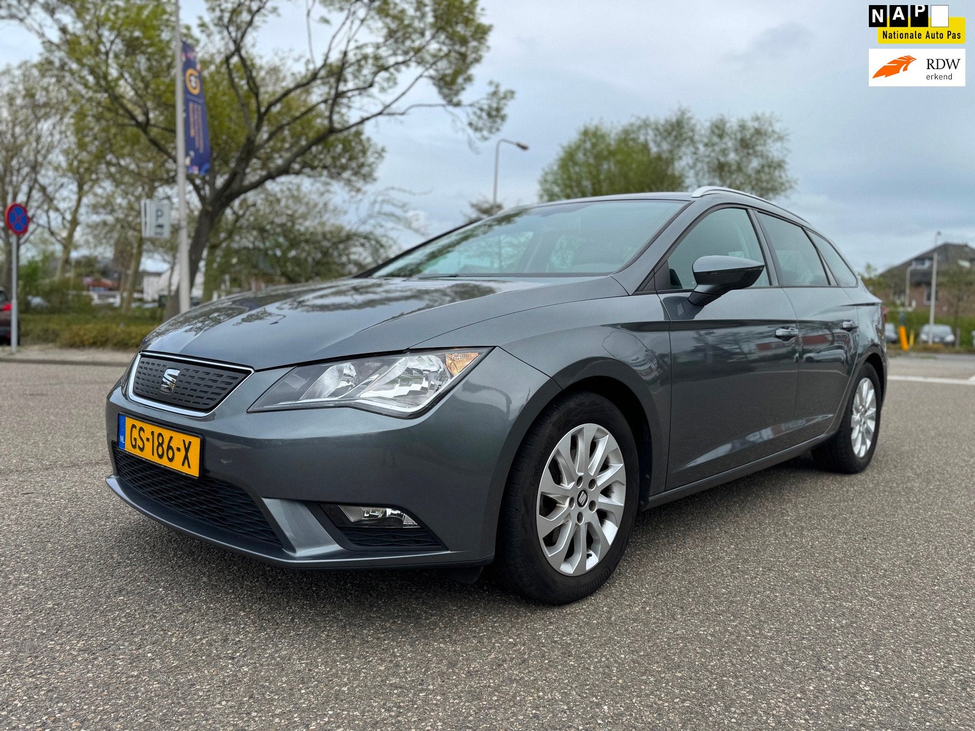 Seat Leon ST 1.0 EcoTSI Style Connect / 1e.eigenaar / airco, Auto's, Voorwielaandrijving, Dealer onderhouden, Stof, Gebruikt