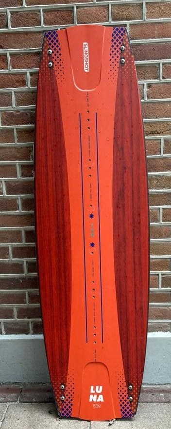 2023 Slingshot Luna V2 Kiteboard 129cm, Gebruikt, Twintip, Kiteboard, Ophalen of Verzenden