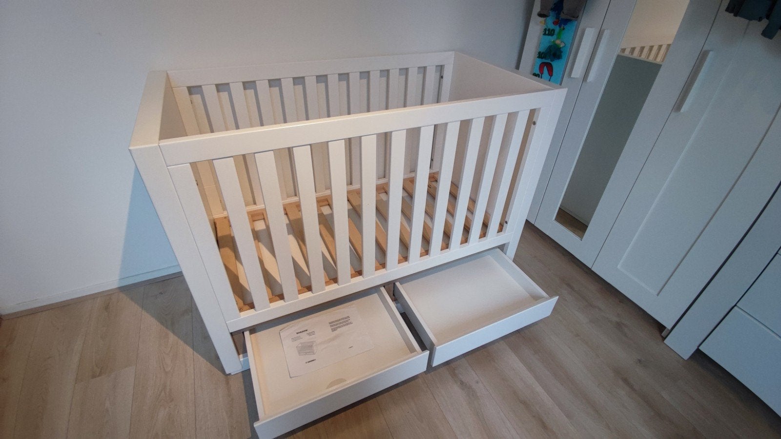 Kidsmill ledikant "SHADOW" met 2 push to open lades, Ophalen, Gebruikt, Lattenbodem, Minder dan 140 cm