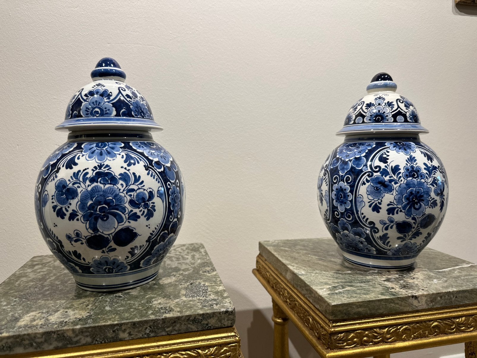 Set uit 1925 Delfts blauwe dekselvazen handgeschilderd, Antiek en Kunst, Ophalen