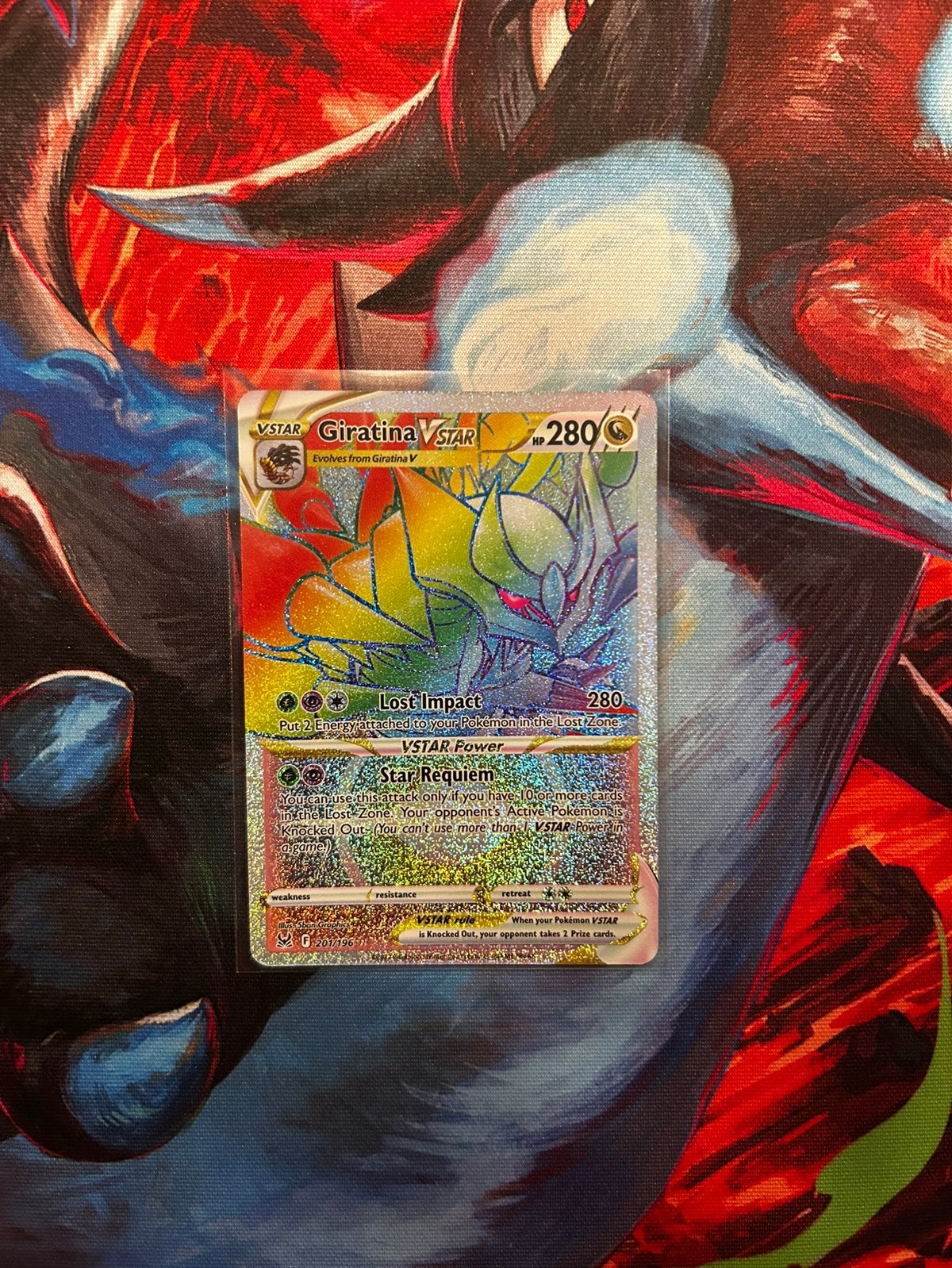 Giratina Vstar Rainbow 201/196 Lost Origin, Ophalen of Verzenden, Zo goed als nieuw