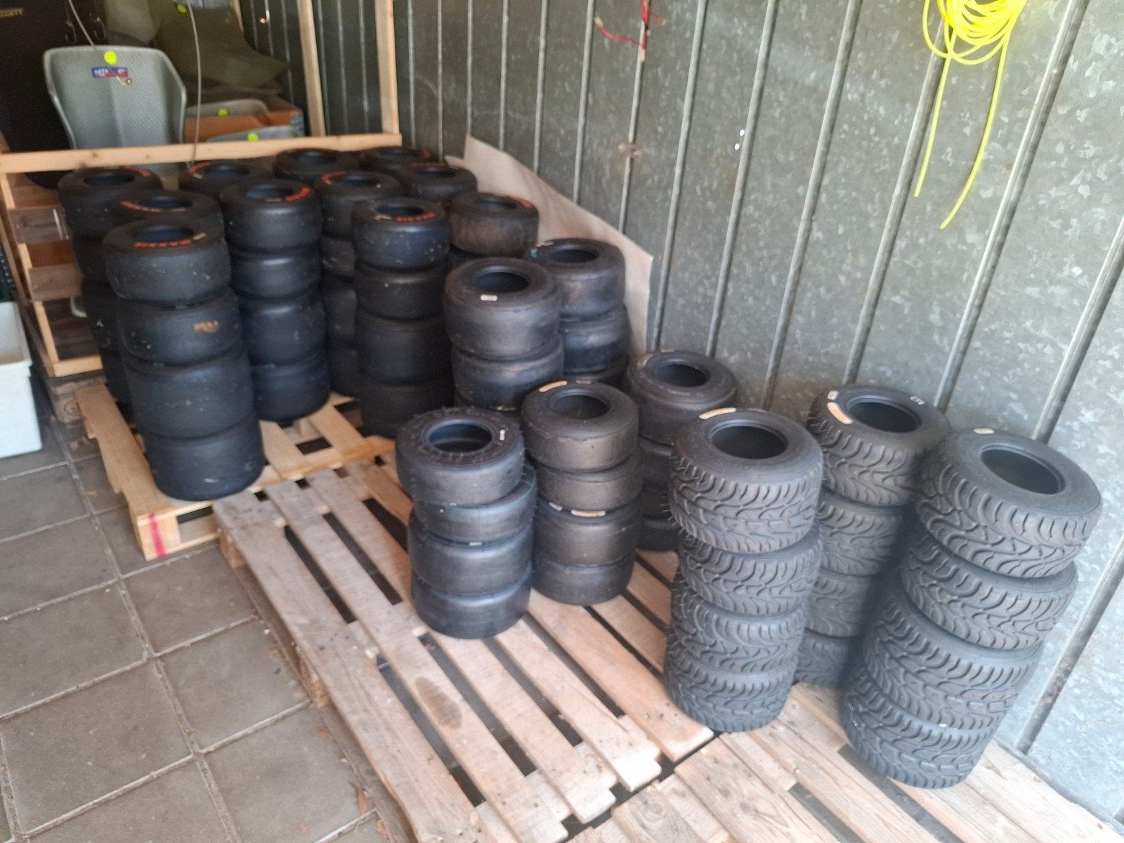 Slick en regen mini en senior Maxxis,komet,mojo,apex, Sport en Fitness, Karting, Ophalen of Verzenden, Zo goed als nieuw
