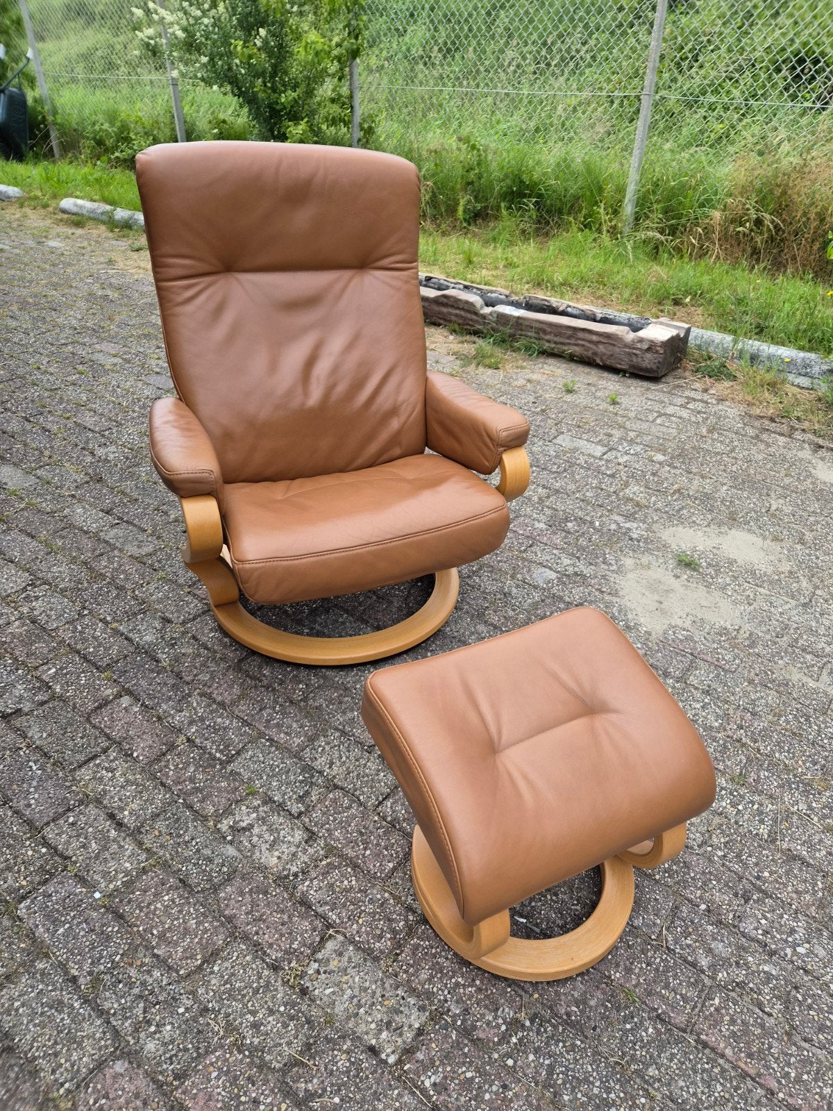 Himolla Relaxfauteuil met Voetenbankje, Huis en Inrichting, Fauteuils, Gebruikt, Hout, Leer, 75 tot 100 cm, 75 tot 100 cm, Ophalen