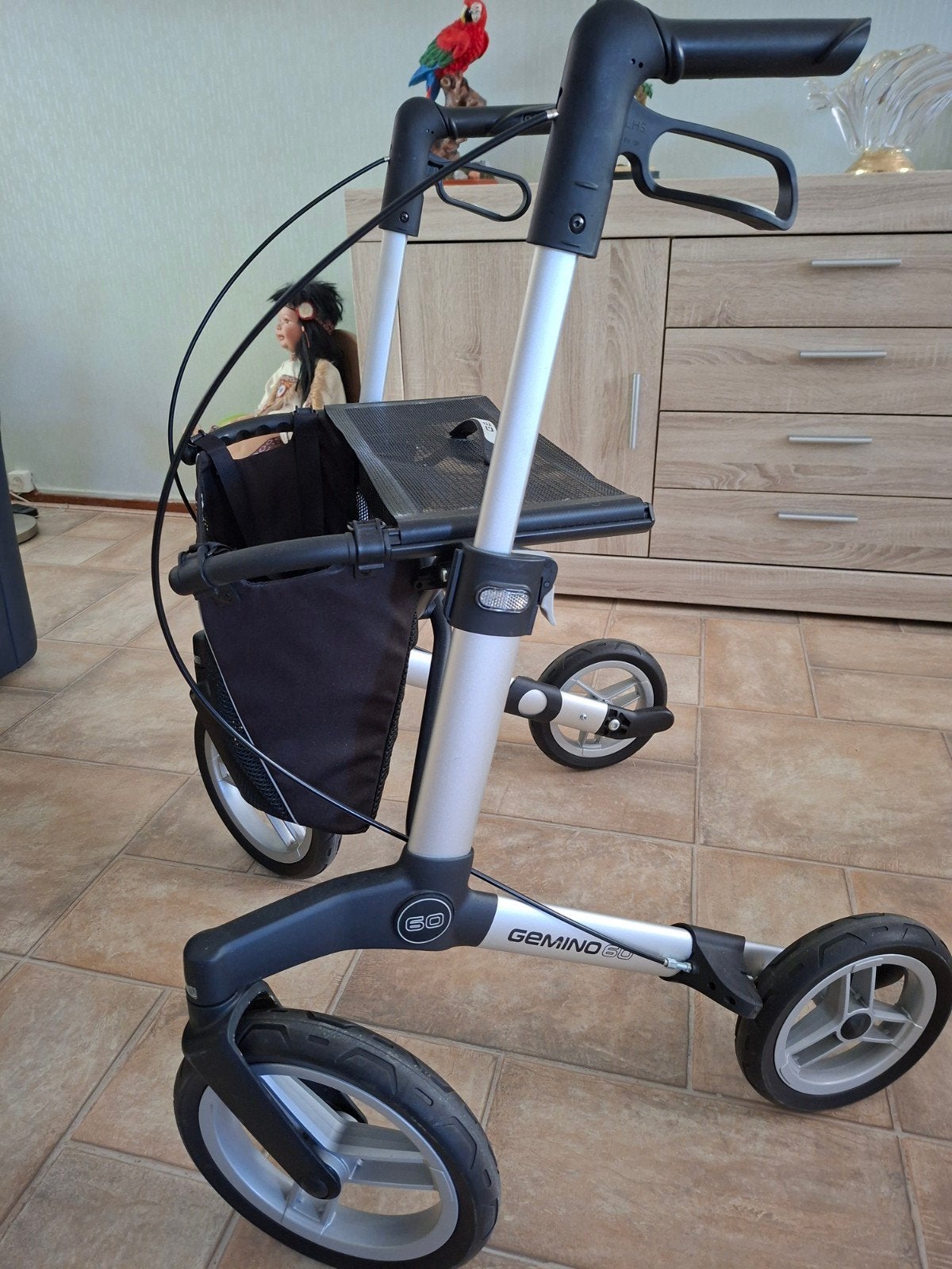 te koop zgan lichtgewicht rollator. merk Gemino, Diversen, Ophalen, Lichtgewicht, Zo goed als nieuw