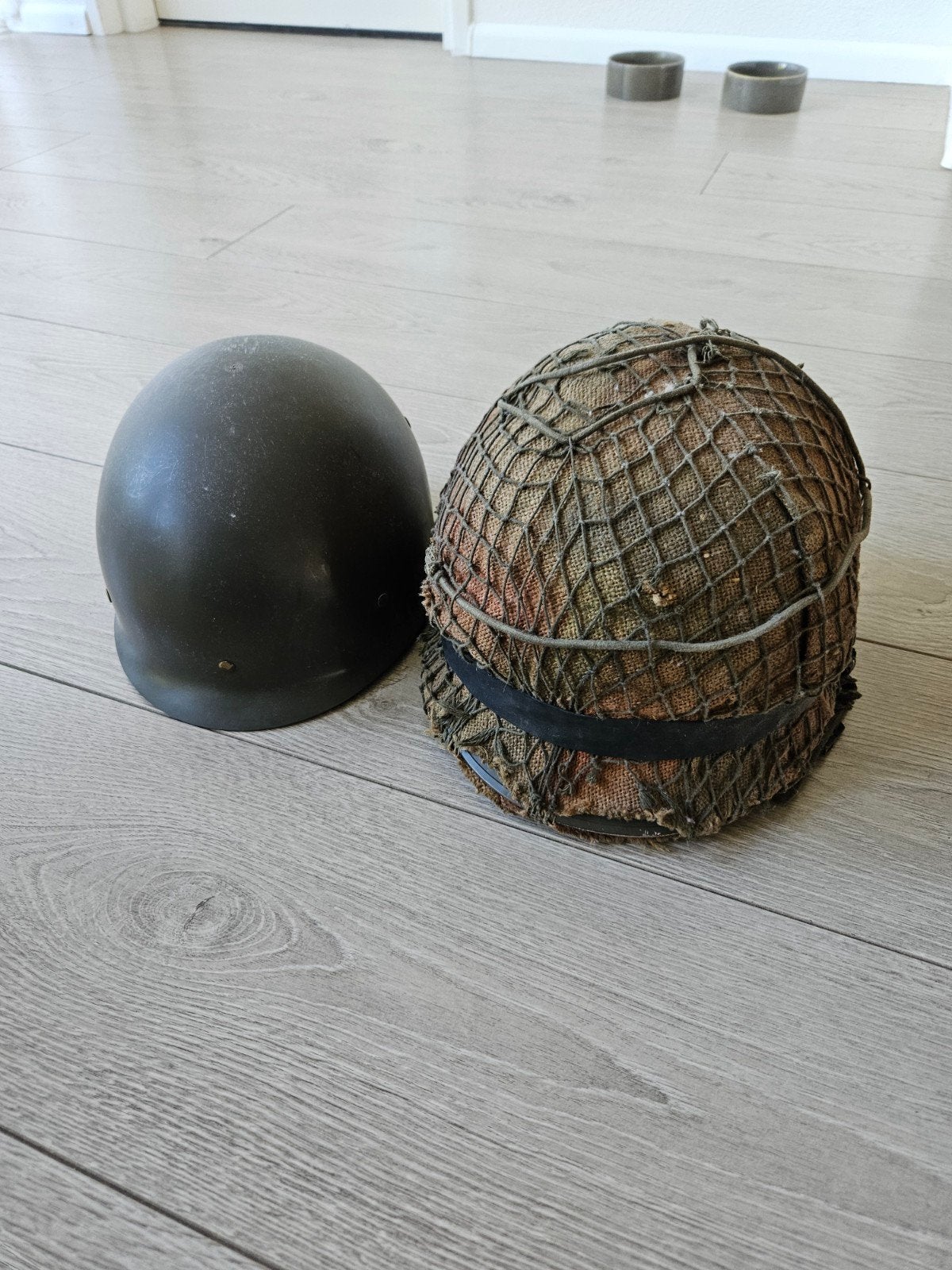 Vintage Militaire Helm met nederland, Verzamelen, Ophalen, Landmacht, Overige gebieden, Helm of Baret