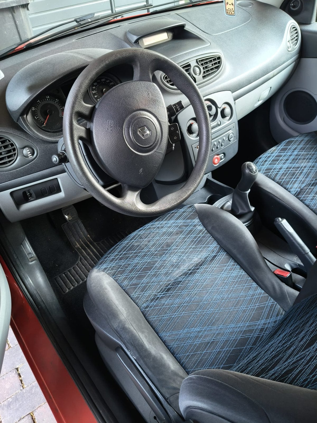 Foto 6 van Renault Clio 1.2 16V 55KW 5-DRS E4 2005 Rood