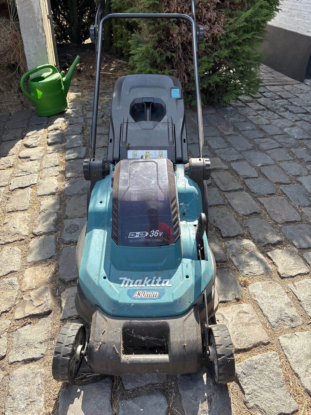 Makita Accu-grasmaaier 430mm met lader en opvangzak, Cirkelmaaier, Gebruikt, Accu-grasmaaier, Ophalen of Verzenden