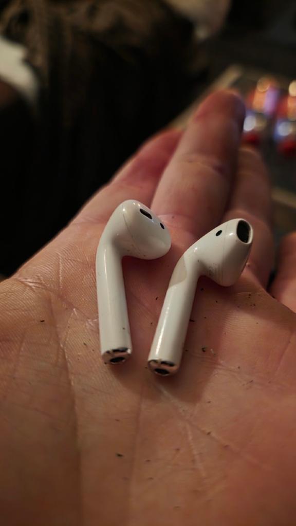 2 losse Apple airpods  2e generatie, 0 tot 2 jaar