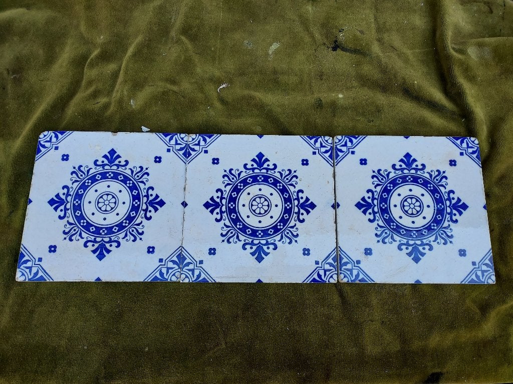 3 Jugendstill tegels met blauw schild decor., Antiek en Kunst, Verzenden