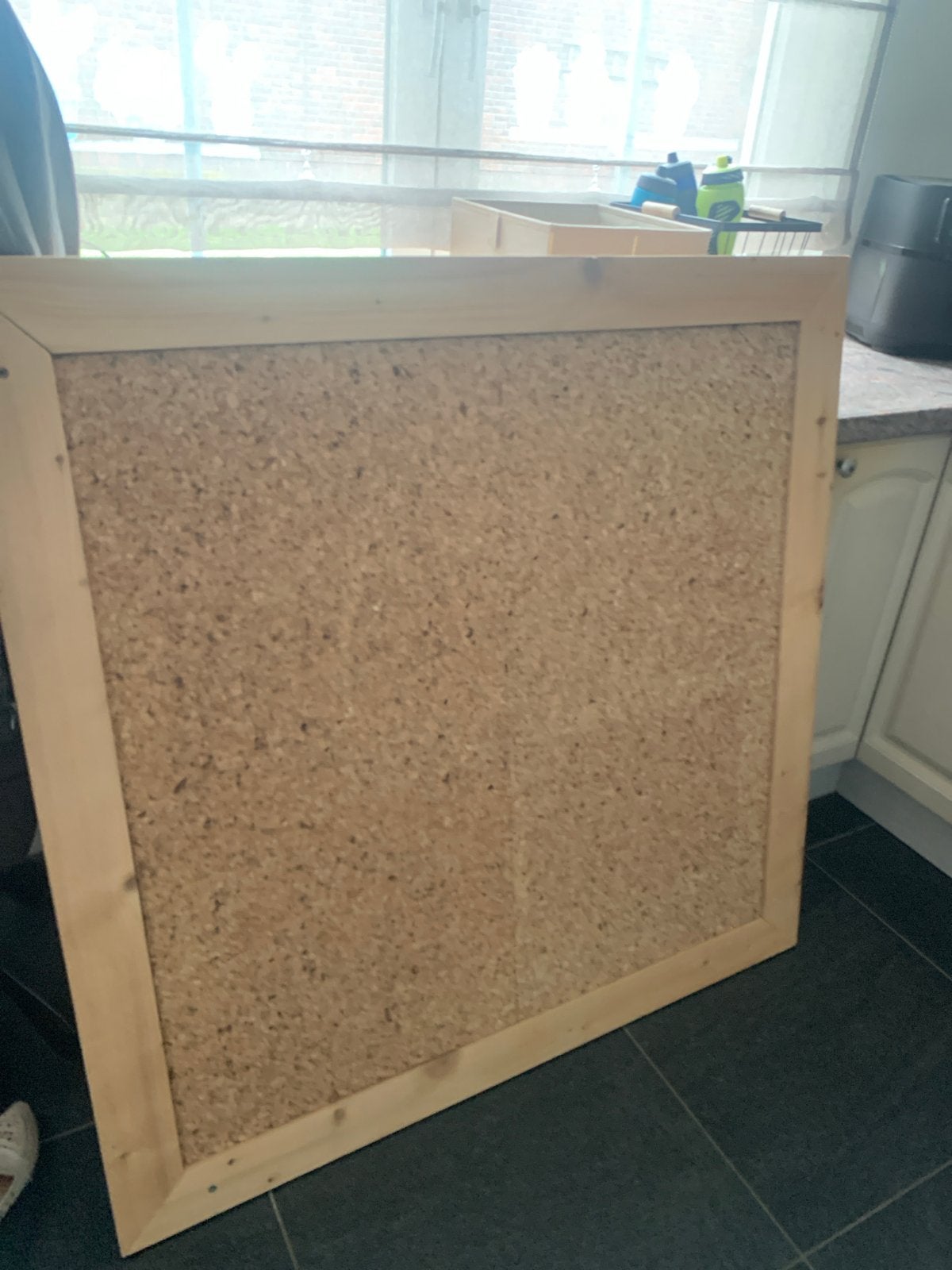 Groot prikbord met houten lijst, Huis en Inrichting, Woonaccessoires | Memoborden, Ophalen, Gebruikt, Prikbord