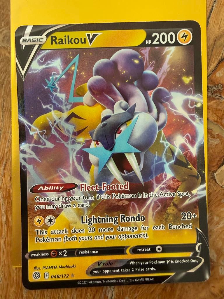 Raikou V 048/172, Hobby en Vrije tijd, Verzamelkaartspellen | Pokémon, Ophalen of Verzenden, Nieuw, Losse kaart
