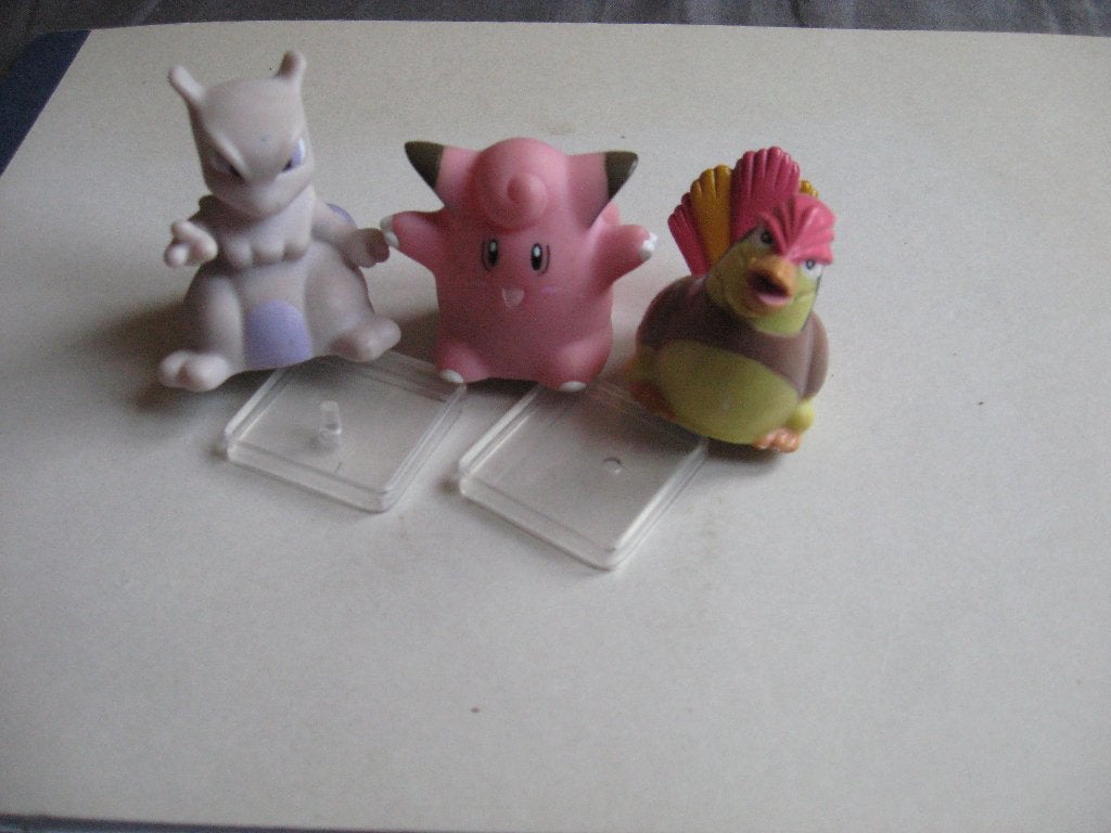 3x Pokémon figuurtje met in onderzijde 'n kogeltje (slider), Ophalen of Verzenden, Gebruikt