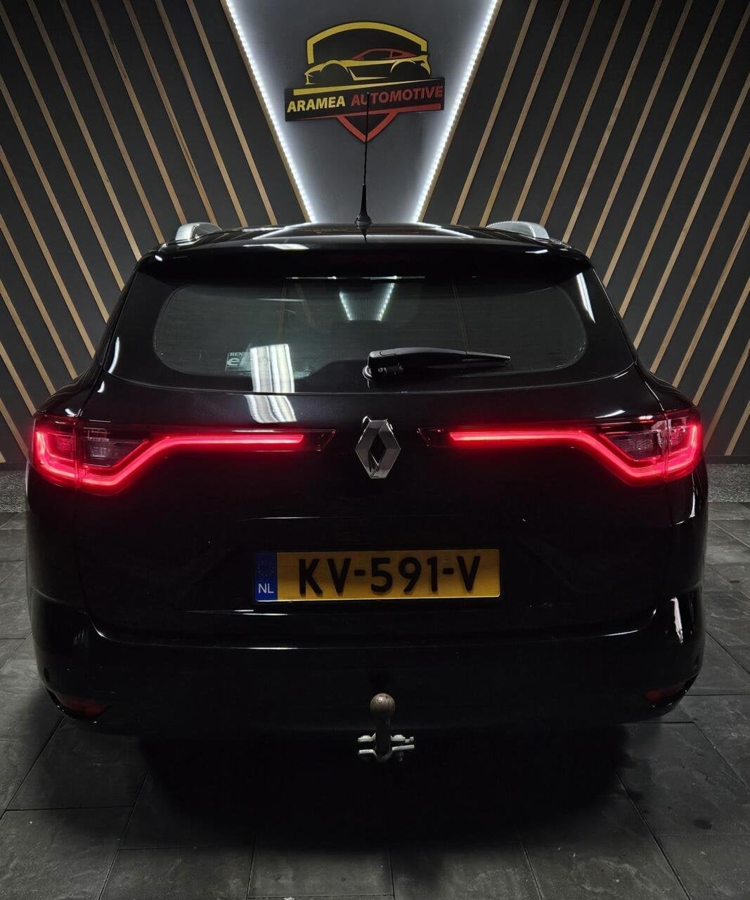 Renault Megane SW 1.5 dCi|LED|Trekhaak|Stoelverwarming|Parke, Voorwielaandrijving, Gebruikt, 4 cilinders, Zwart