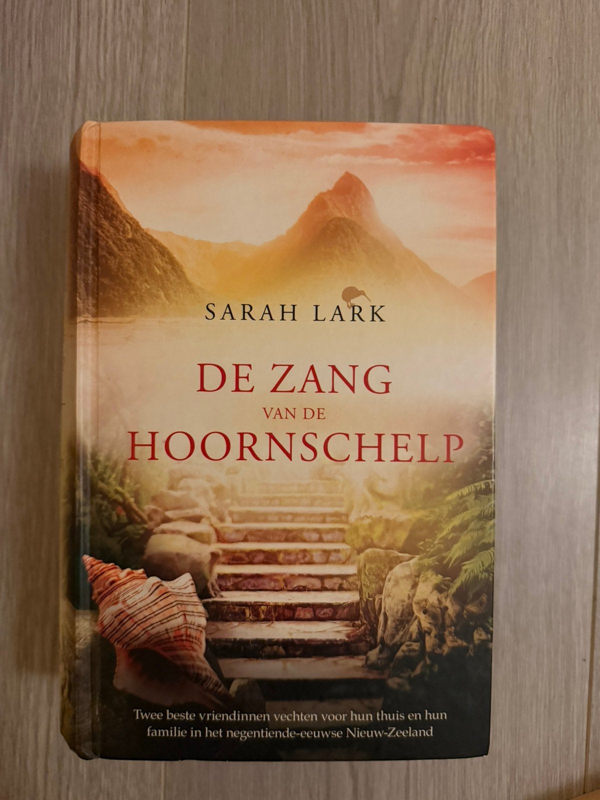 Sarah Lark - De zang van de hoornschelp, Ophalen of Verzenden, Nieuw, Sarah Lark