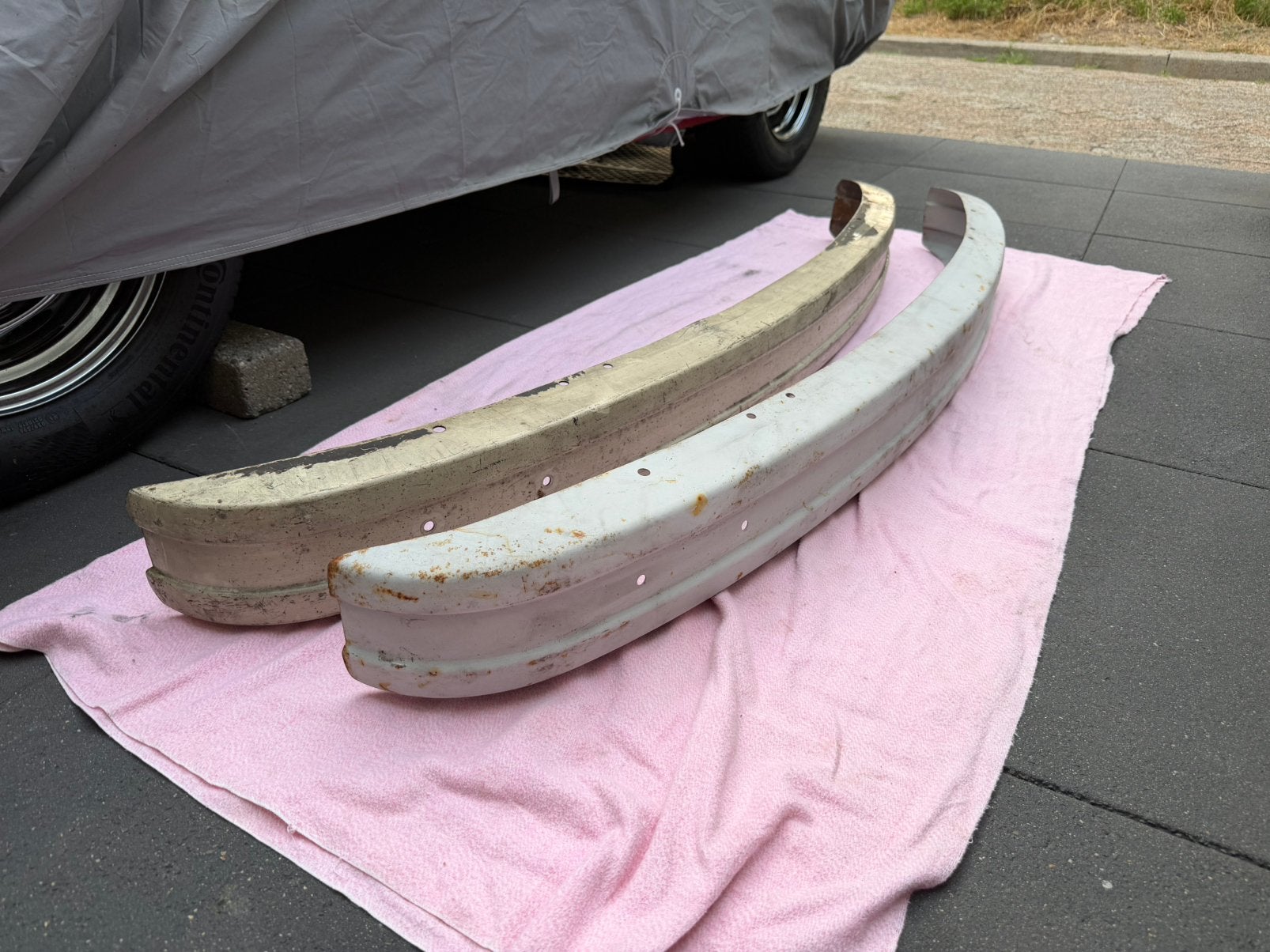 Volkswagen vw T2B bumpers 1x nieuw 1x gebruikt, Ophalen, Gebruikt, Bumper, Volkswagen