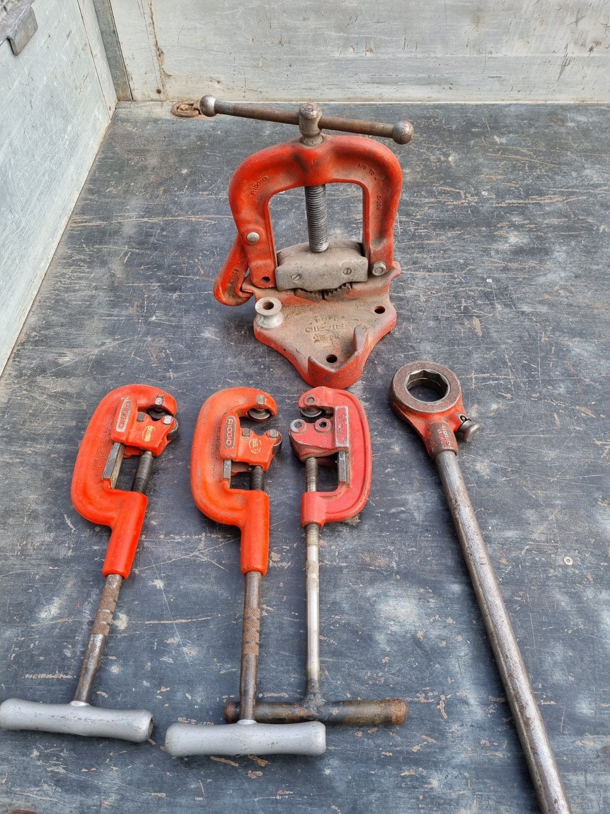 RIDGID pijpsnijders en bankschroef set, Ophalen of Verzenden, Gebruikt, Snijgereedschap, Ridgid