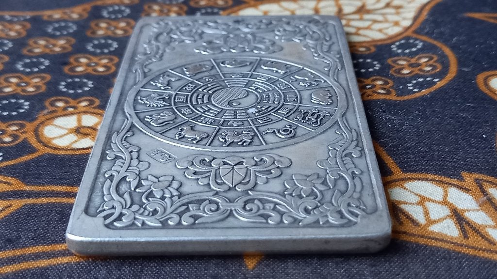 Prachtig oud Chinees zilverbrons amulet met de dierenriem., Antiek en Kunst, Zilver, Handgemaakt, Sieraad, Ophalen of Verzenden