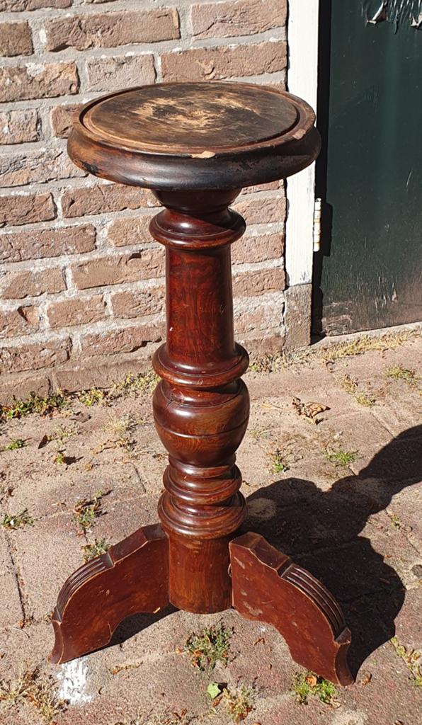Oude houten plantenstandaard / bijzettafeltje
65cm hoog, Ophalen, Gebruikt