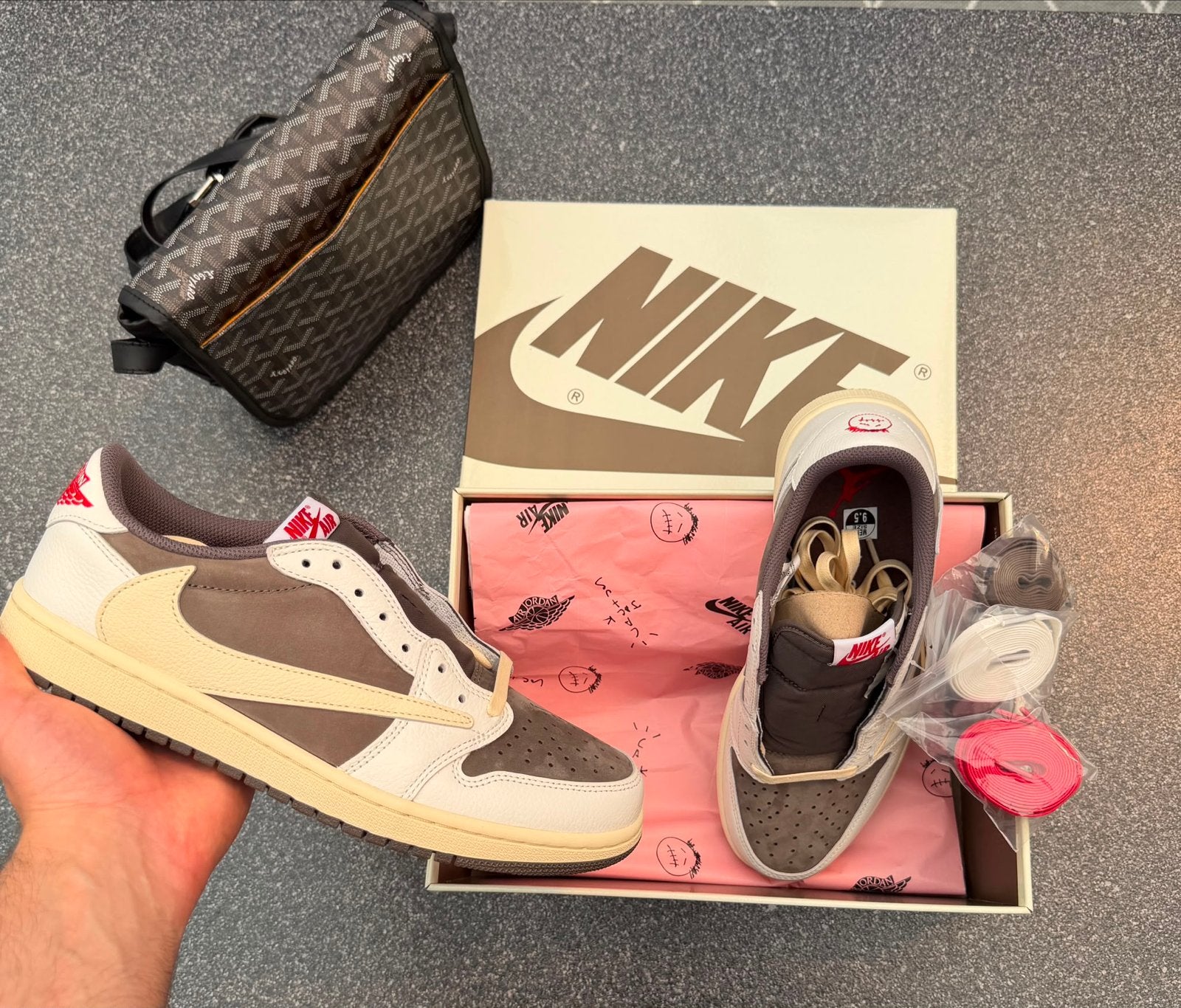 Nike Air Jordan 1 Low Travis Scott Reverse Mocha, Bruin, Nieuw, Ophalen of Verzenden, Sneakers of Gympen