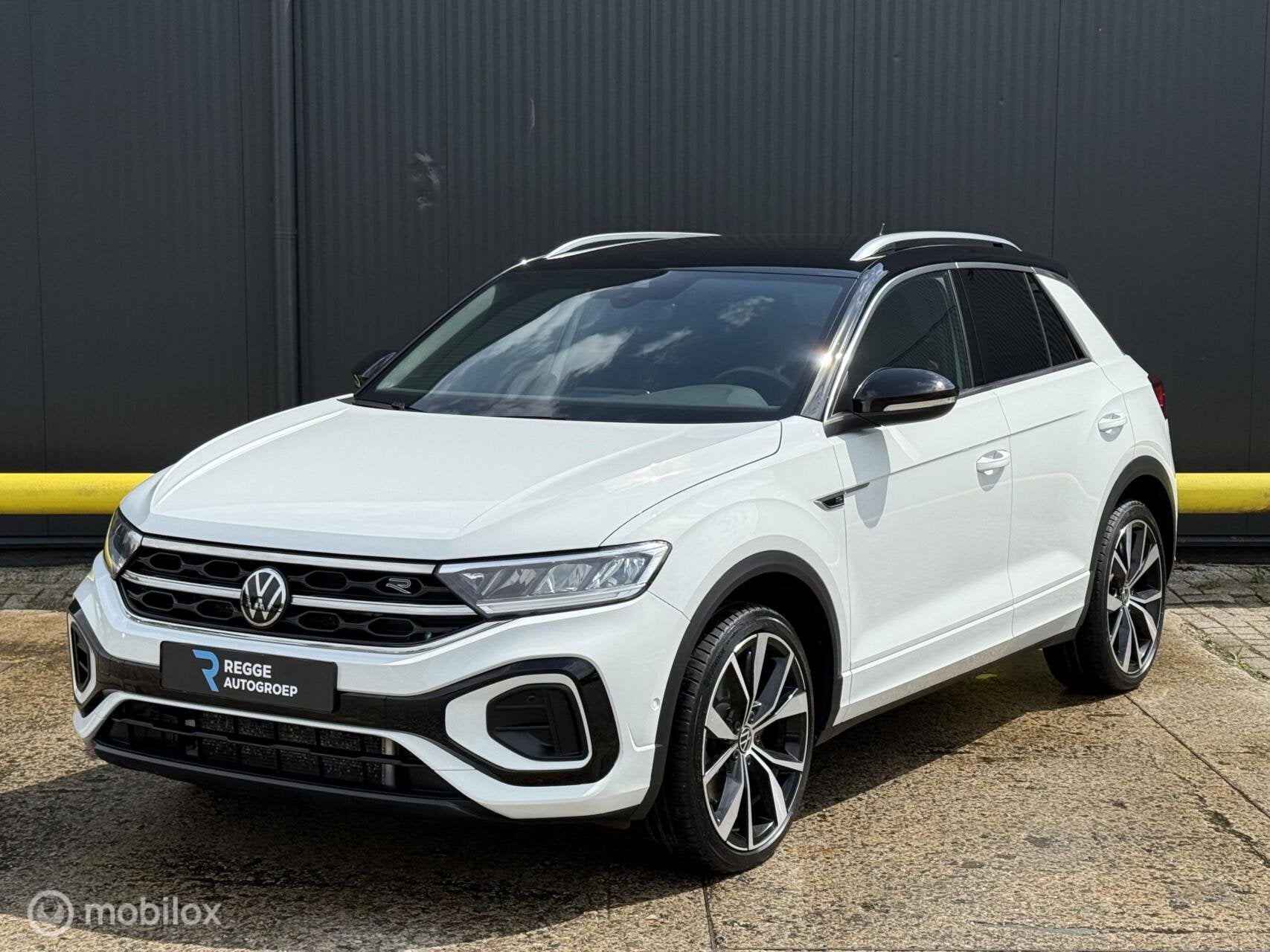 Volkswagen T-Roc 1.5 TSI R-Line Facelift | Black-style, Auto's, Volkswagen, 1258 kg, 4 cilinders, 150 pk, Wit
