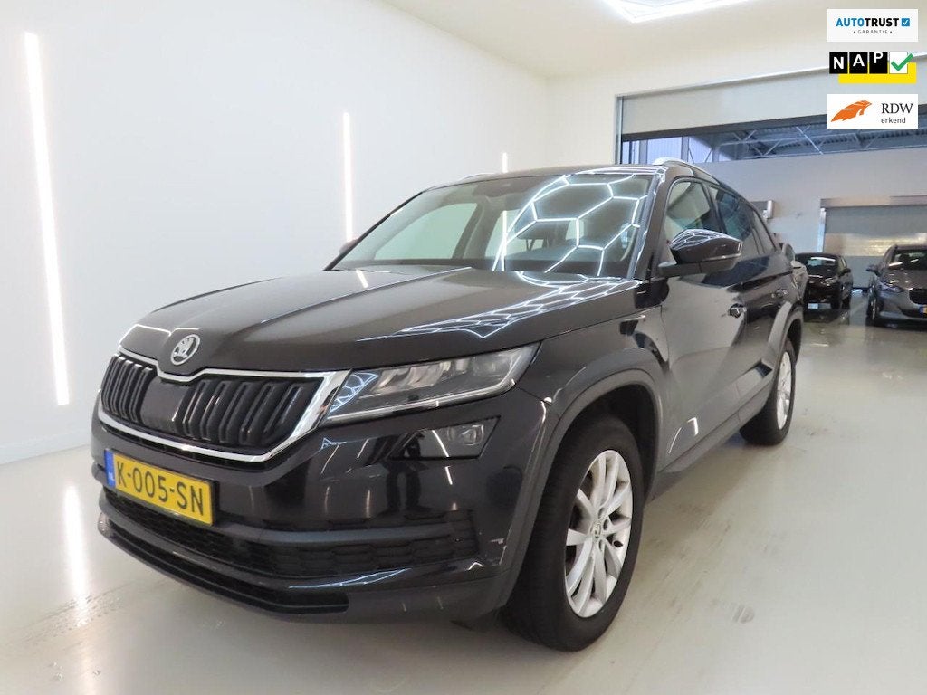 Skoda Kodiaq 1.5 TSI Business Edition DSG|STOELVRW|DealerOnd, Auto's, Dealer onderhouden, 4 cilinders, 150 pk, Zwart