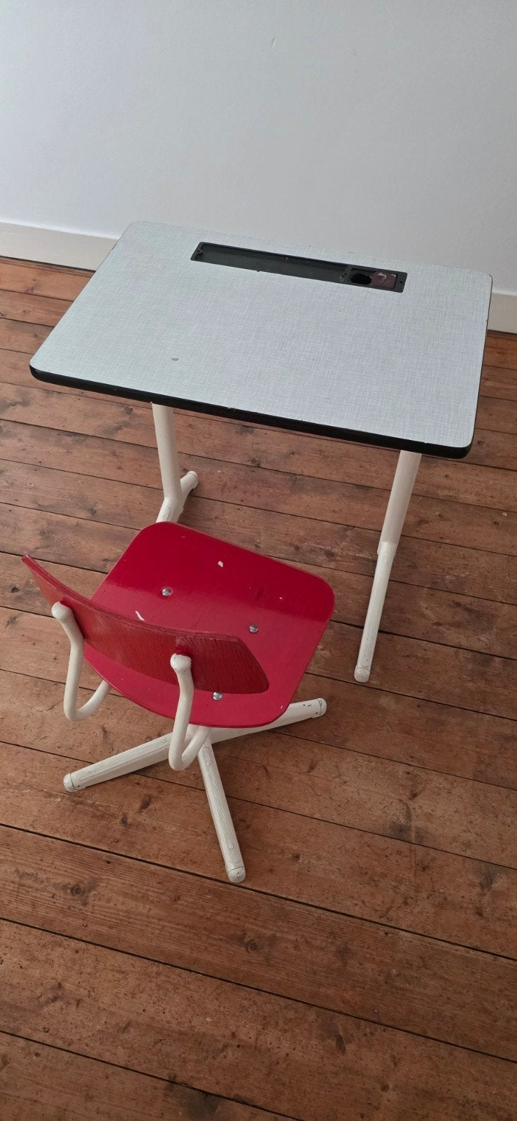 Antiek bureautje en stoeltje, Kinderen en Baby's, Kinderkamer | Tafels en Stoelen, Ophalen of Verzenden, Gebruikt, Tafel(s) en Stoel(en)