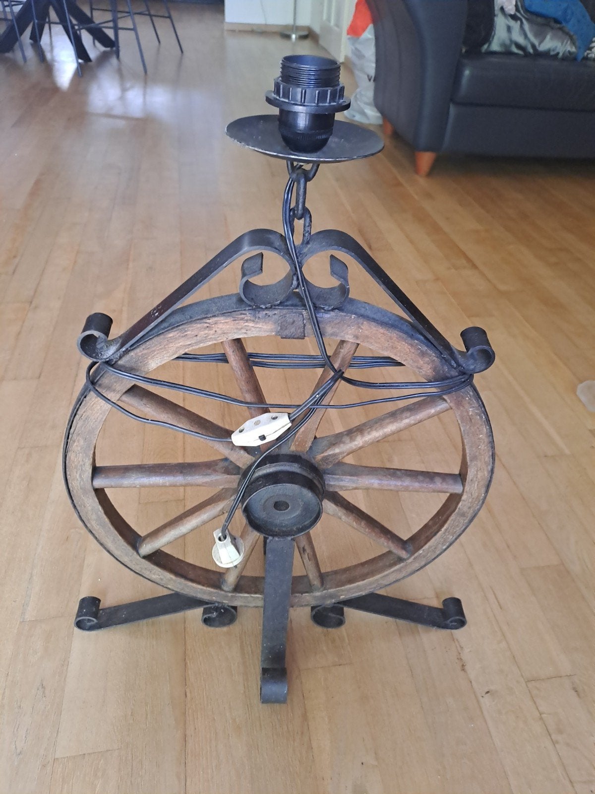 Unieke vintage lamp van wagenwiel, Ophalen