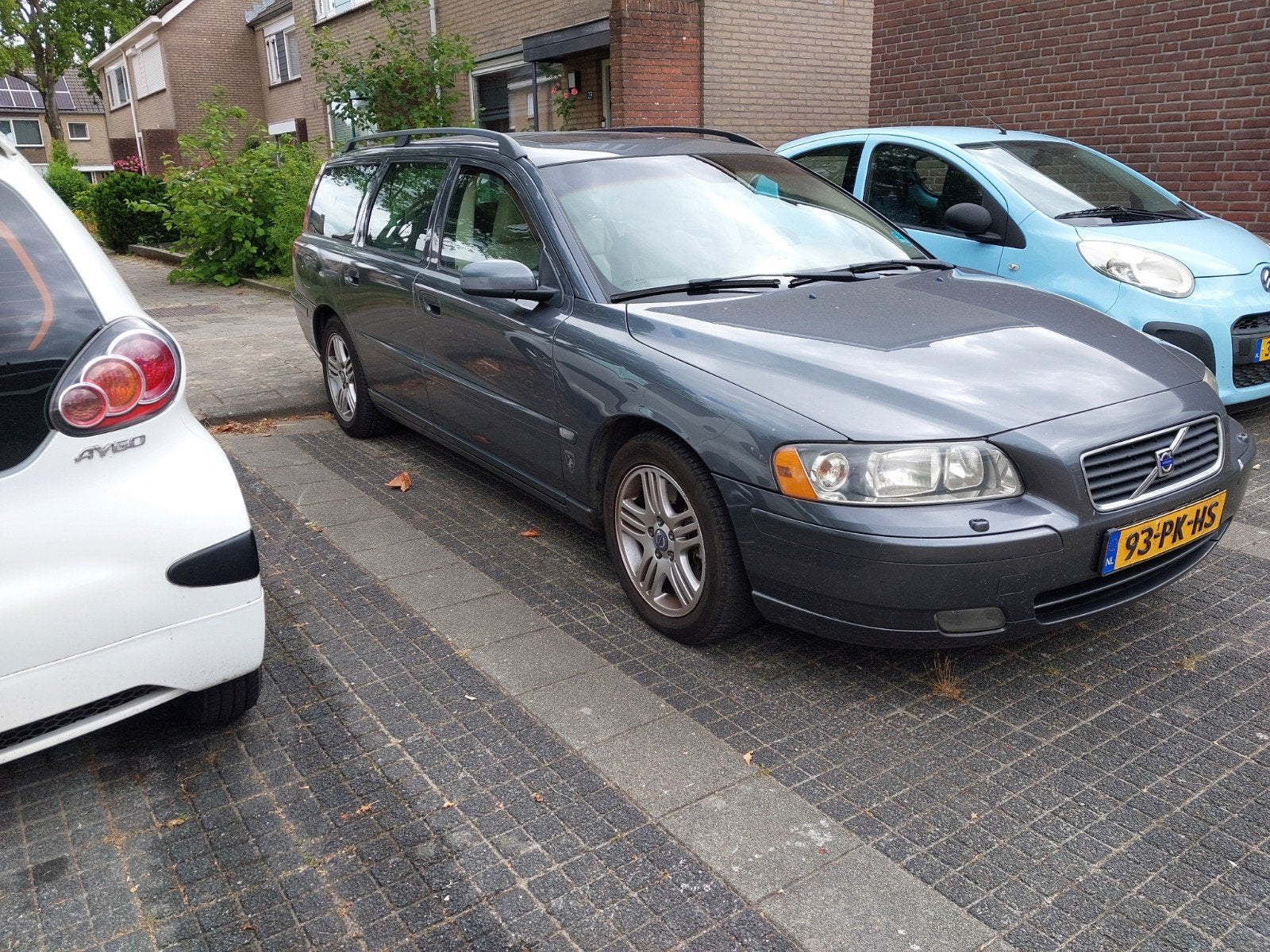 Volvo V70 2.5 T AUT 2004 Grijs, Auto's, Volvo, Particulier, V70, Benzine, E, Stationwagon, Automaat, Origineel Nederlands, Zilver of Grijs