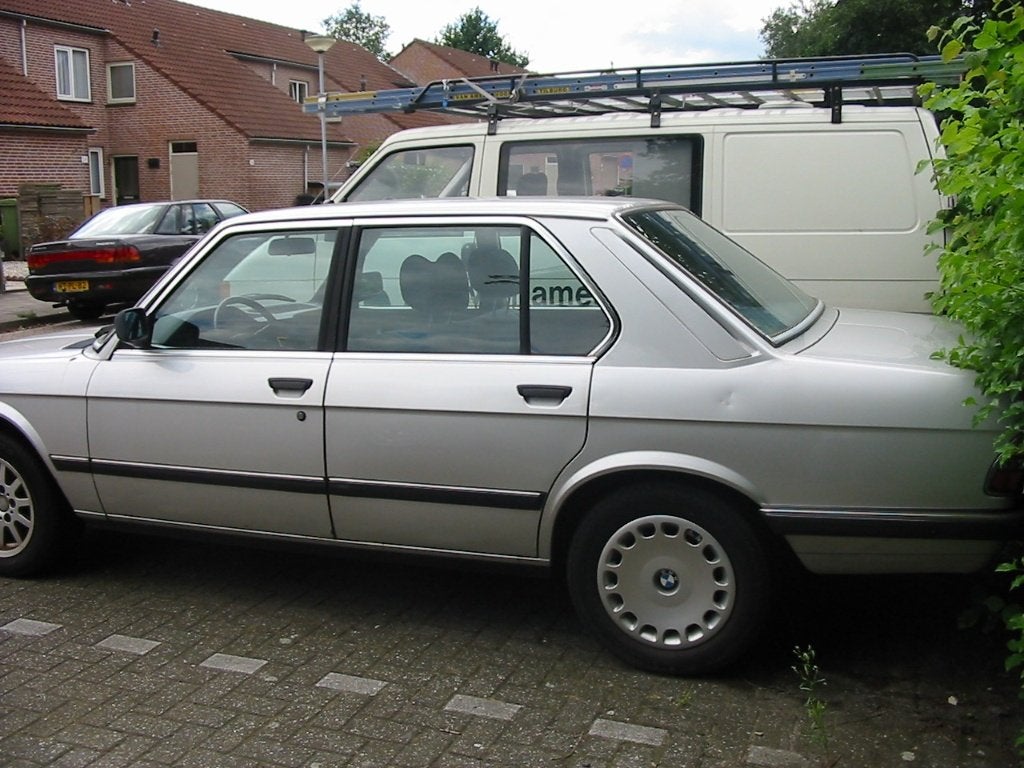 E28 BMW - 525e OLDTIMERS, BELASTINGVRIJ, Auto's, BMW, Achterwielaandrijving, Leder en Stof, Metallic lak, Particulier
