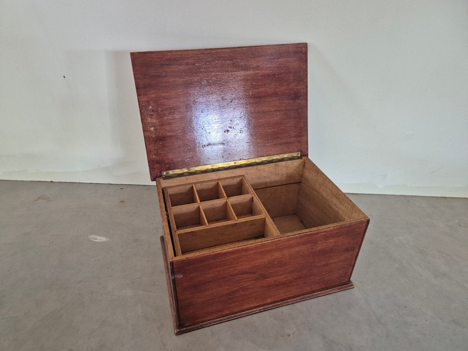 Grote houten kist met verschuifbaar vak., Minder dan 50 cm, Onbekend, Ophalen of Verzenden, Onbekend
