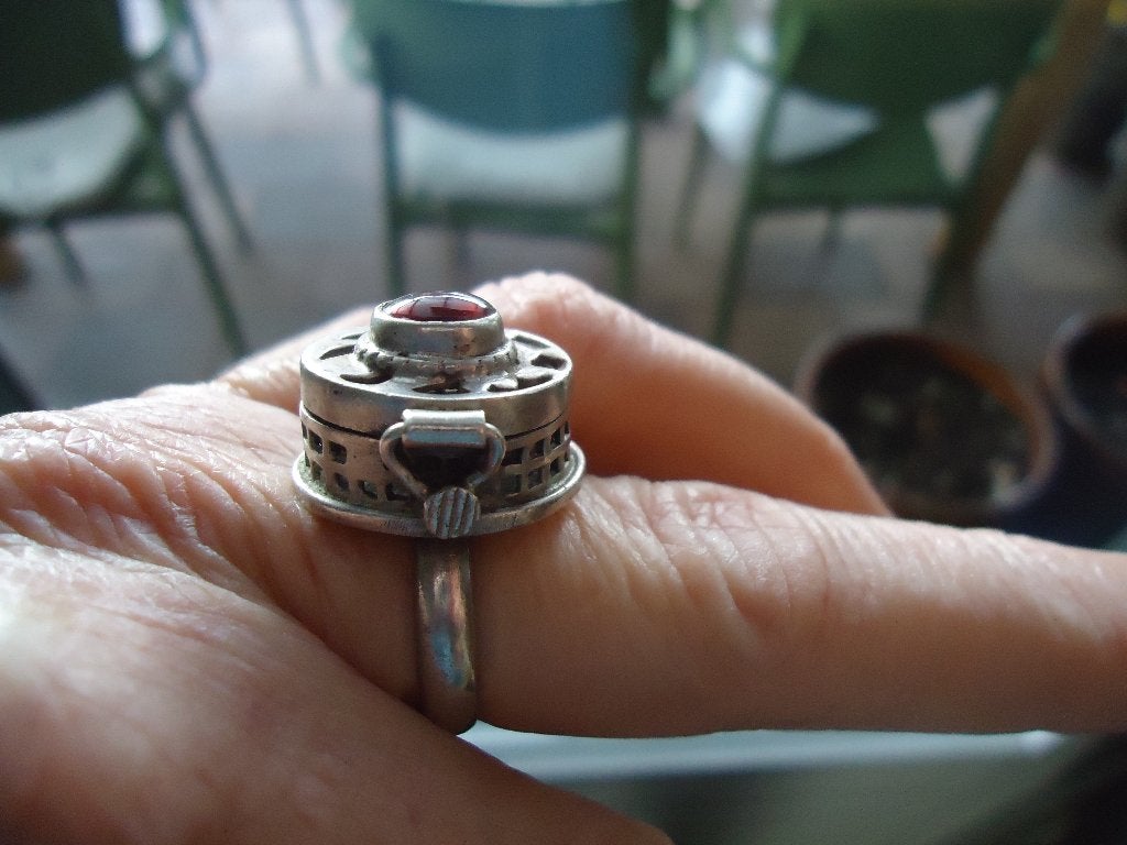 mooie echt zilveren gif ring kan open mt 18 gemerkt 925, 18 tot 19, Gebruikt, Ophalen of Verzenden, Met edelsteen