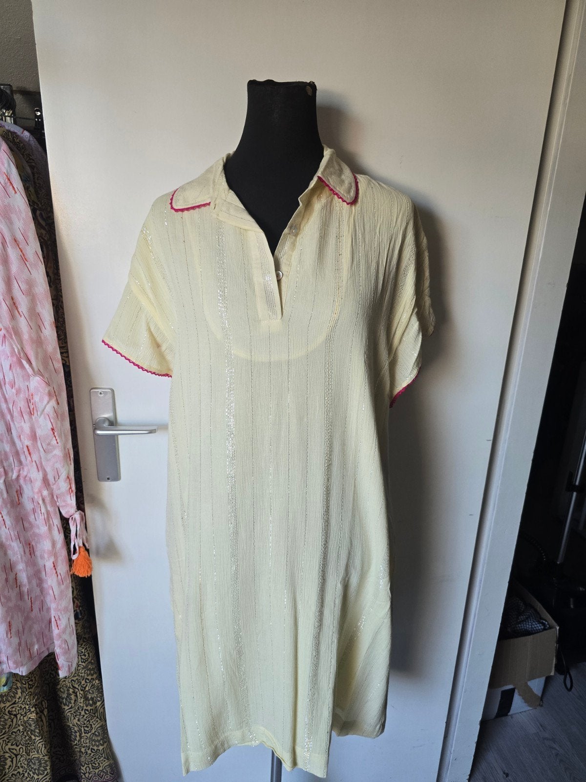 jurk nieuw van place du soleil m, Kleding | Dames, Jurken, Maat 38/40 (M), Geel, Nieuw, Ophalen of Verzenden